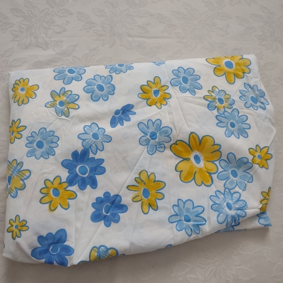 Other - Vintage No Iron Percale Floral Daisies Blue and Yellow Fitted Sheet